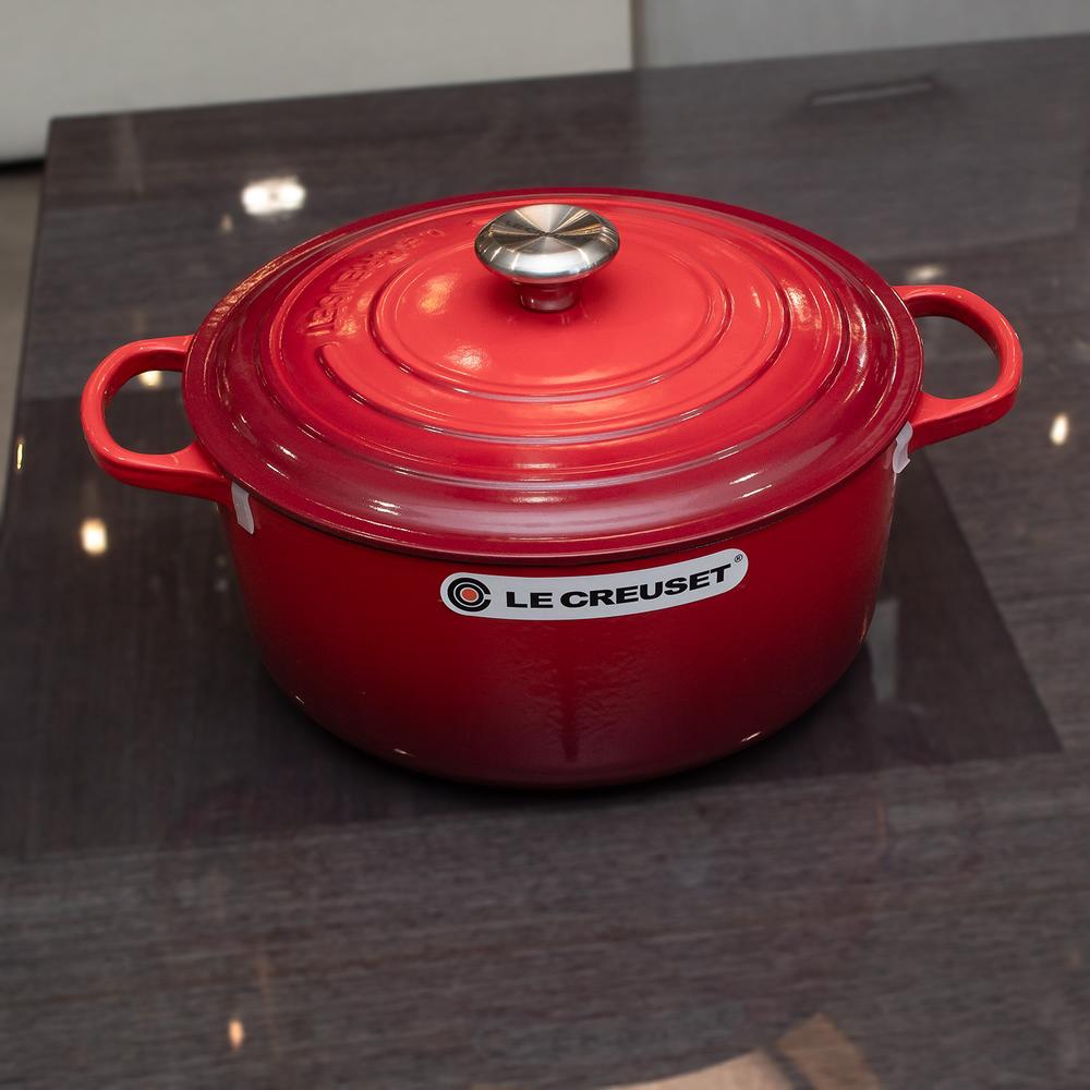 Le Creuset Red Signature Dutch Oven 7.25 Qt
