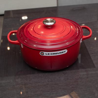 Le Creuset Red Signature Dutch Oven 7.25 QT