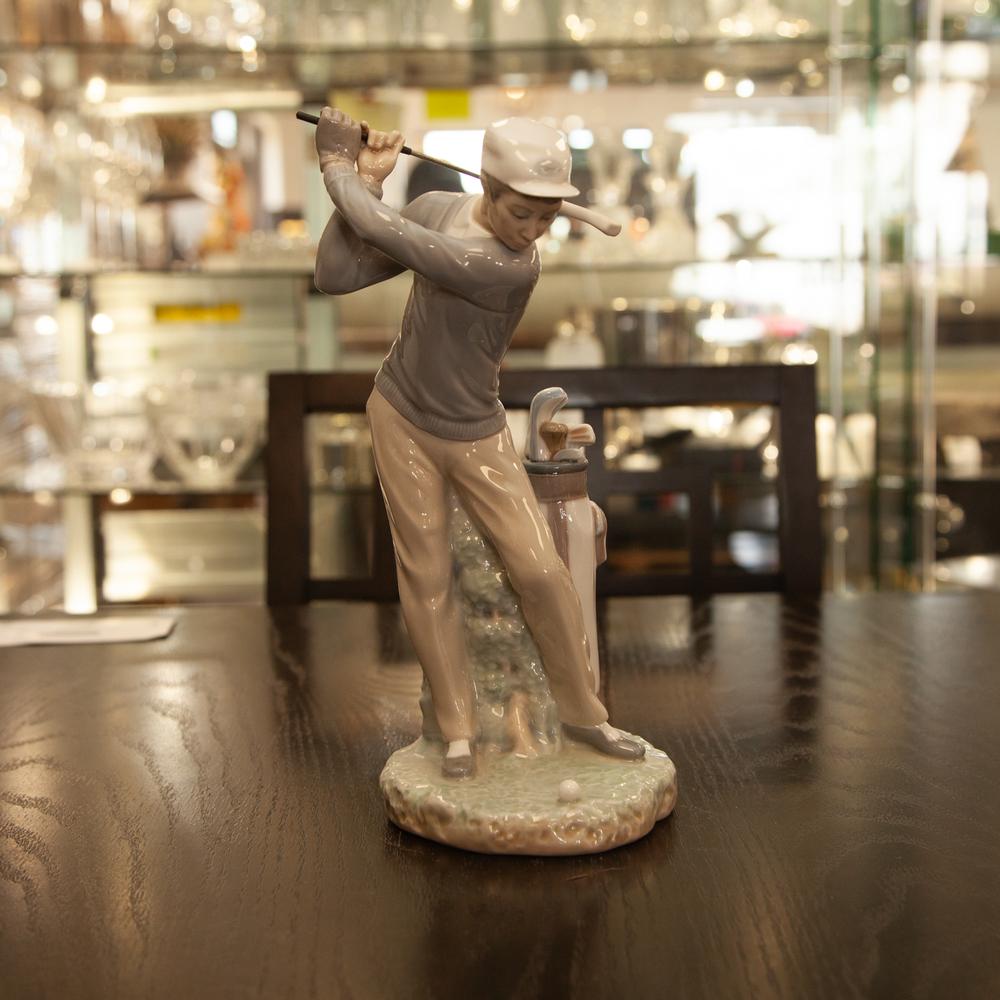 Golfer Statue