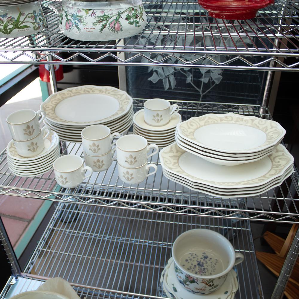 40 Piece Villeroy & Boch Dishware