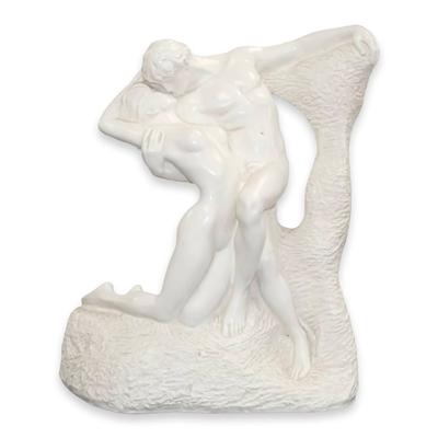 S. Eylanbekov The Kiss Sculpture